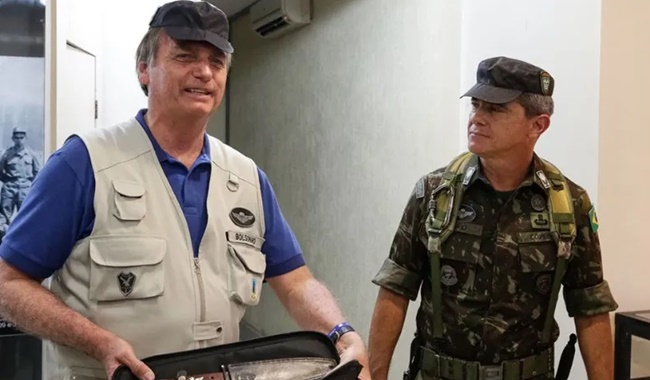 troca mensagens general golpista abusa palavrões menciona Jair Bolsonaro