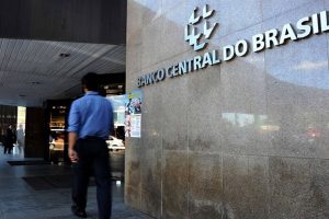 BC vendeu dólar 113 vezes com Bolsonaro para conter alta do câmbio e apenas 1 vez com Lula bc-vendeu-dolar-vezes-bolsonaro-conter-alta-cambio-apenas-vez-lula